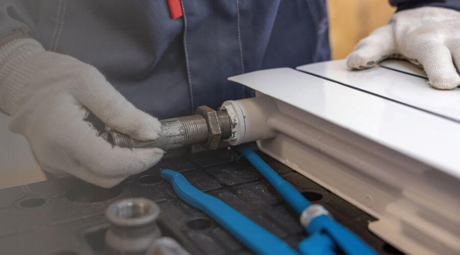 Expert burst pipe repair services in Fontana, KS